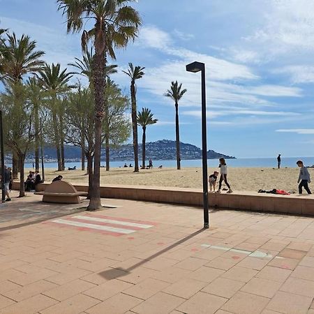 Holiday Center Apartamento Vistas Mar, Acceso Directo Playa Y Piscina Roses Dış mekan fotoğraf
