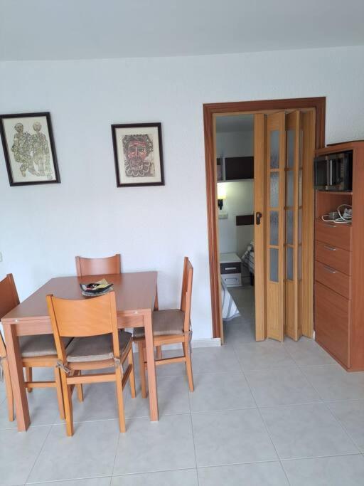 Holiday Center Apartamento Vistas Mar, Acceso Directo Playa Y Piscina Roses Dış mekan fotoğraf