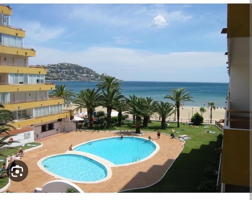 Holiday Center Apartamento Vistas Mar, Acceso Directo Playa Y Piscina Roses Dış mekan fotoğraf